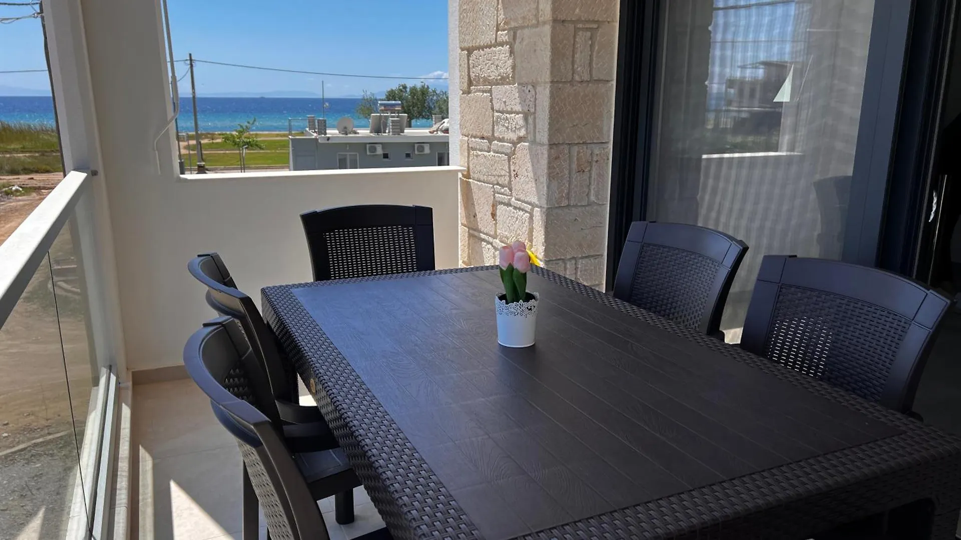 White Pearl Apartments Flogita Grécia