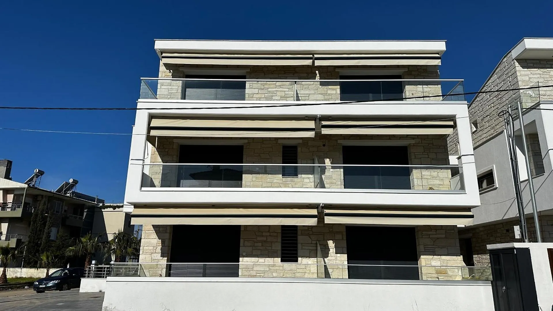White Pearl Apartments location
